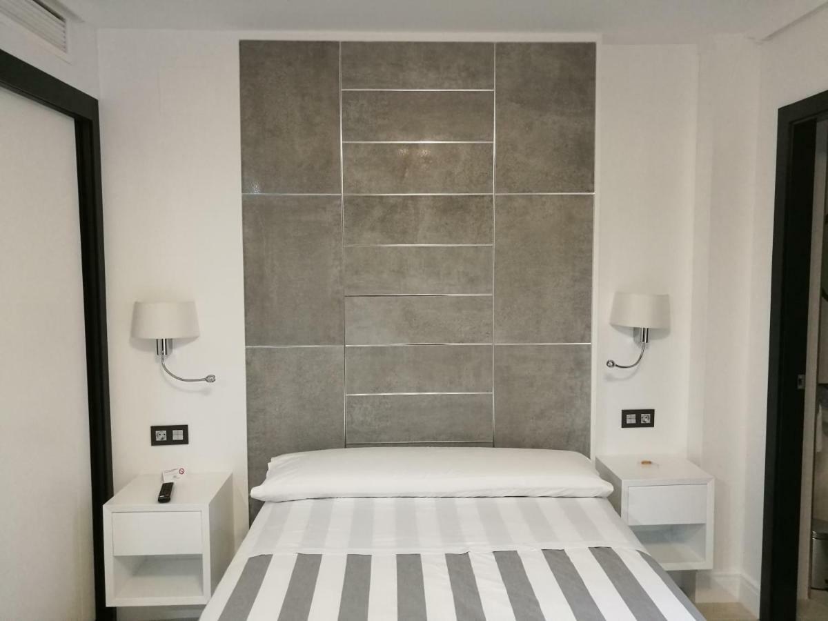 Apartamentos Las Palmeras Пальма дел Рио Экстерьер фото